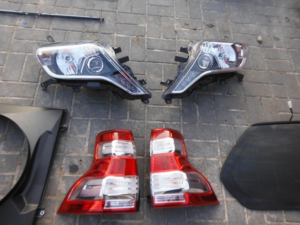 land cruiser  150 faro delantero izq. der.. eu led (#)