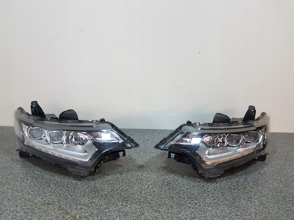 outlander.. iii lift faros izq. der.. lote frente (#)