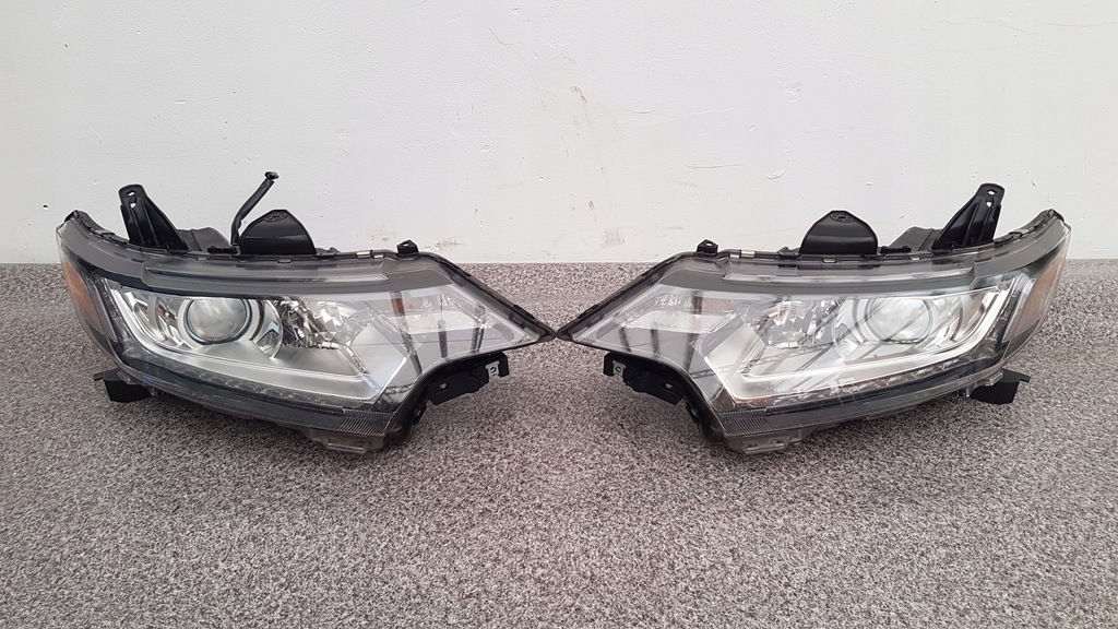 outlander.. iii lift faros izq. der.. lote frente (#)