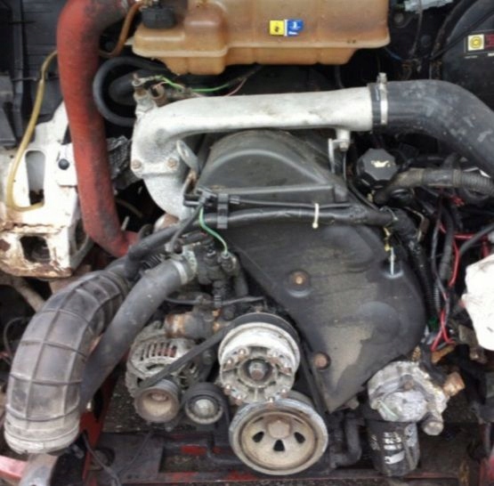 iveco daily 2.8 hpi 99-06 motor bomba inyectores juego  (#)