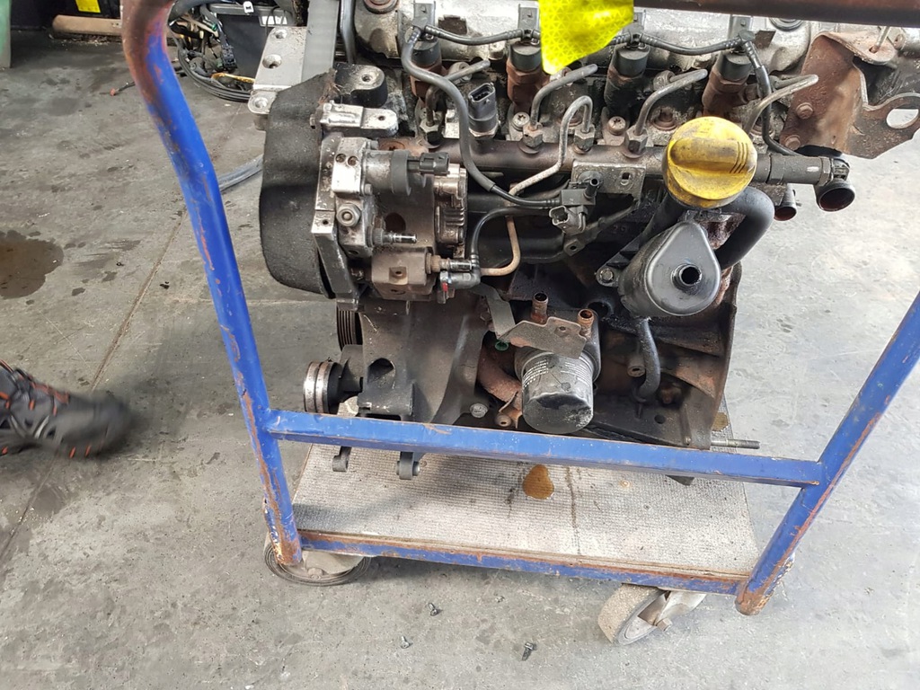 motor trafic vivaro primastar 1.9dci  (#)
