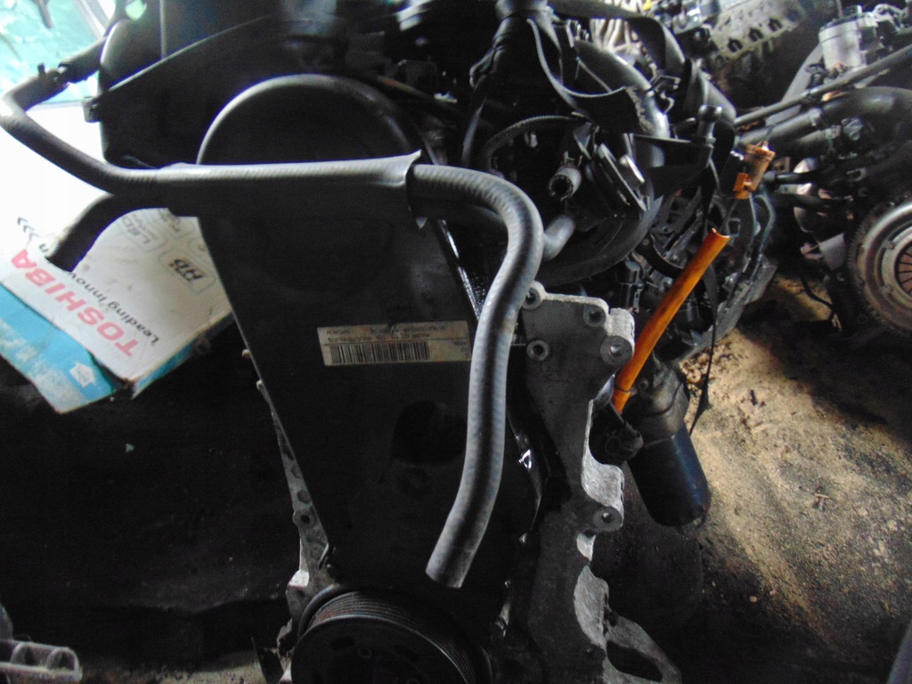 motor vw golf - skoda 16 gasolina 2002 r.  (#)