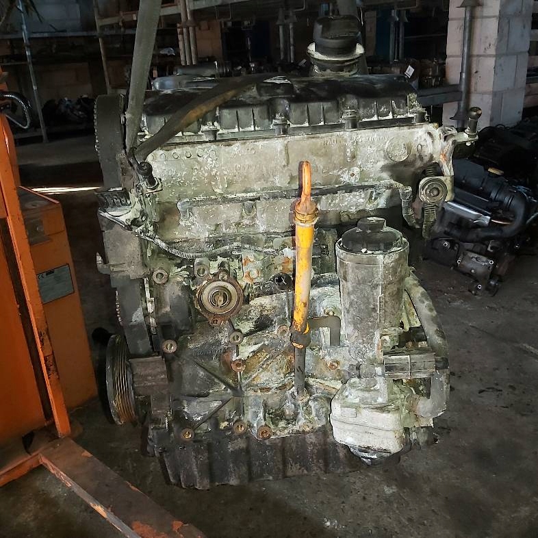 motor deznudo motor pelado deznudo vw touran 1.9 tdi 100 km  (#)