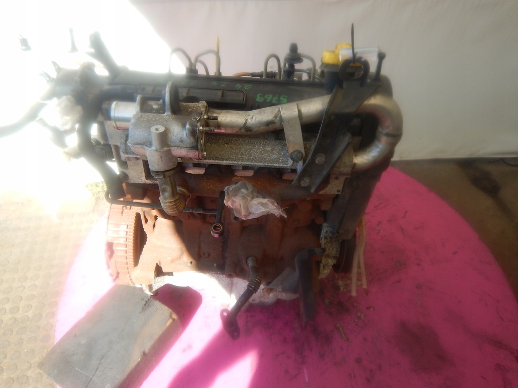 thalia i 15dci 82km k9k706 motor compresion ok.  (#)