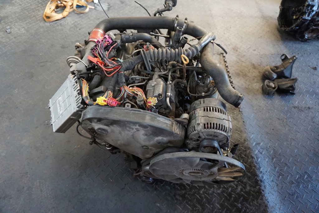 audi a4 b5 passat motor 1.9tdi 1z 90km compl.  (#)