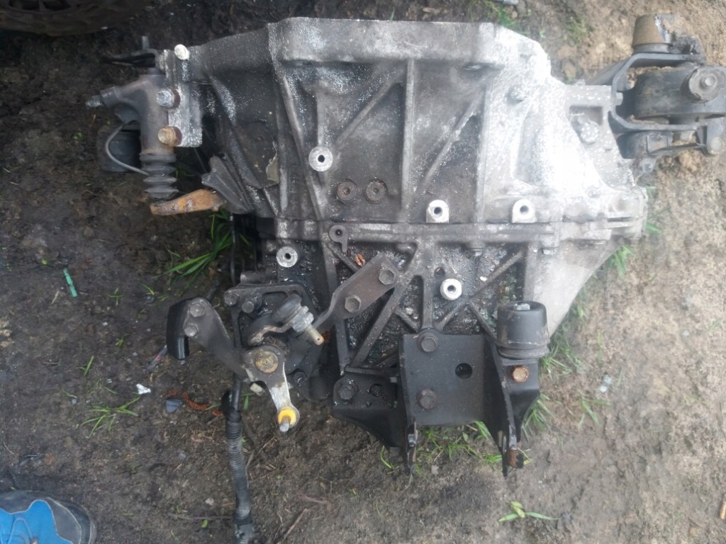 caja de cambios toyota avensis t29 verso1.6d 13-18  (#)