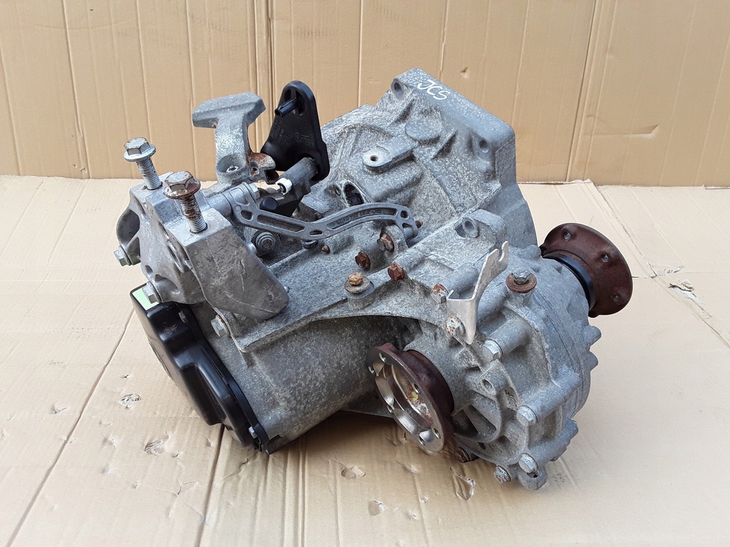 caja de cambios jcs vw caddy iii 1.9 tdi 5bieg 90 mil km  (#)