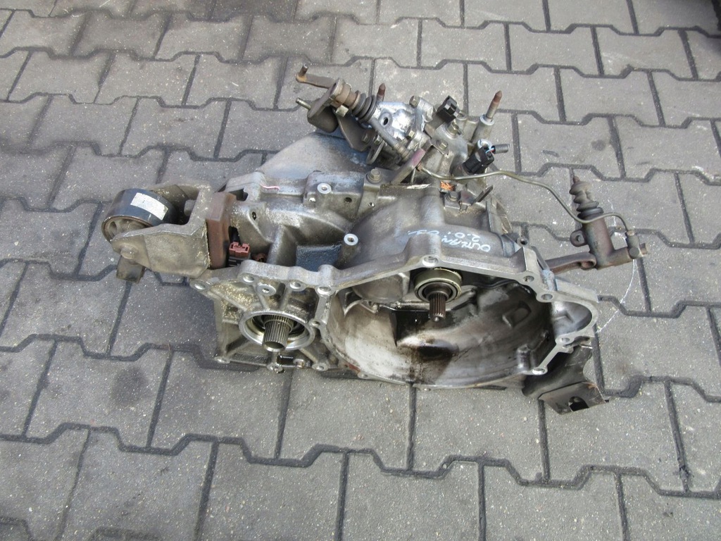 outlander.. i 2.0i 4wd 2002 caja de cambios manual  (#)