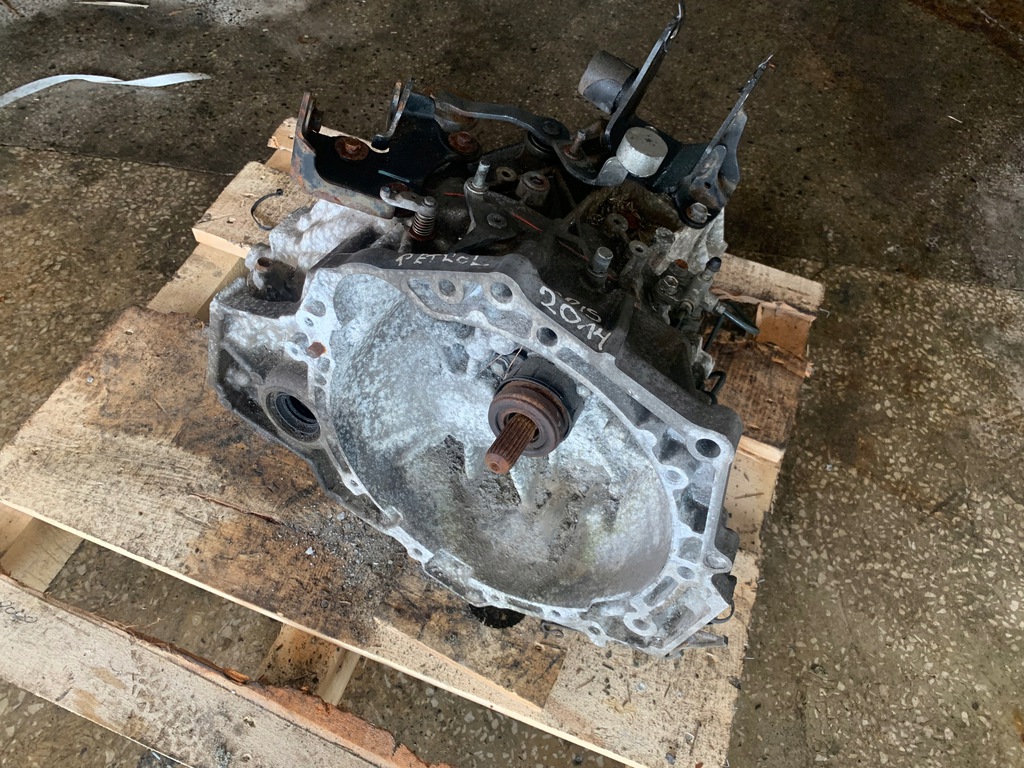 toyota yaris iii 2014r 1.3 gasolina caja de cambios  (#)