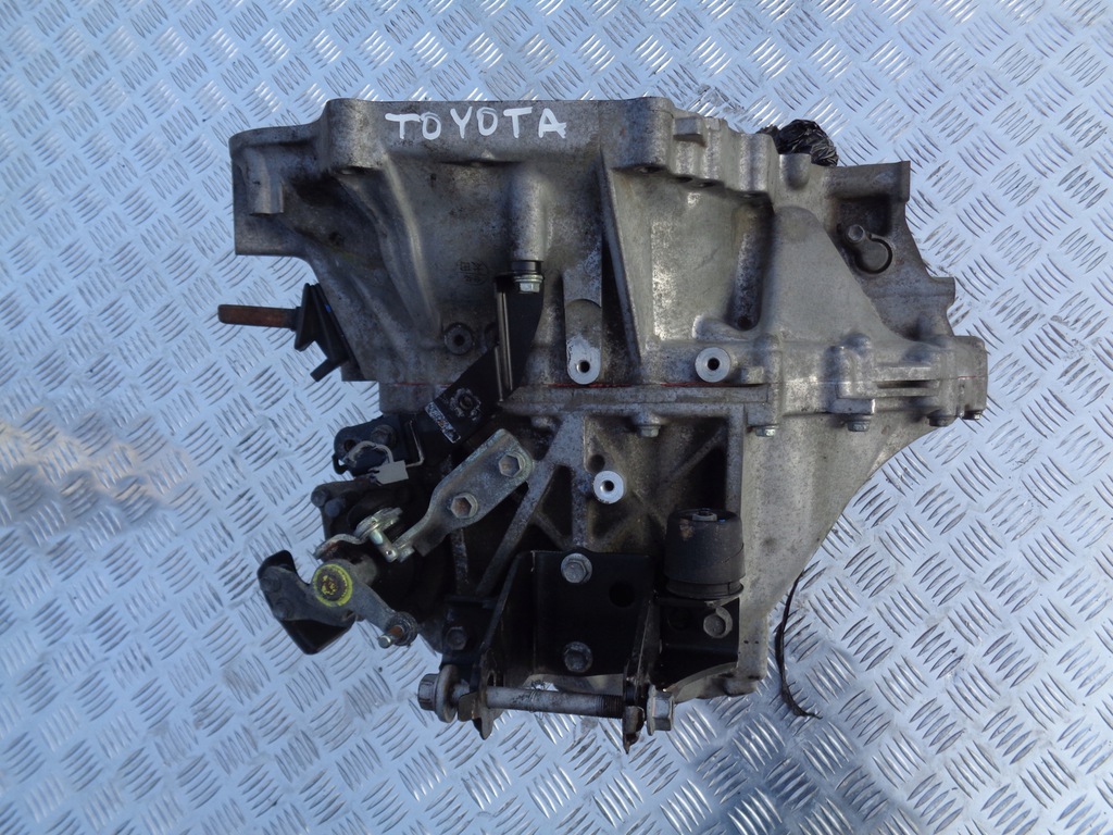 caja de cambios 6 avensis verso 2.0 d4d 2012 año  (#)