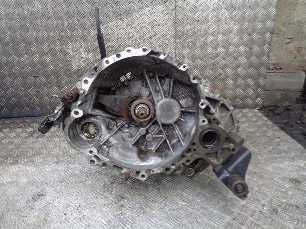 caja de cambios toyota corolla e12 2.0 d4d  (#)