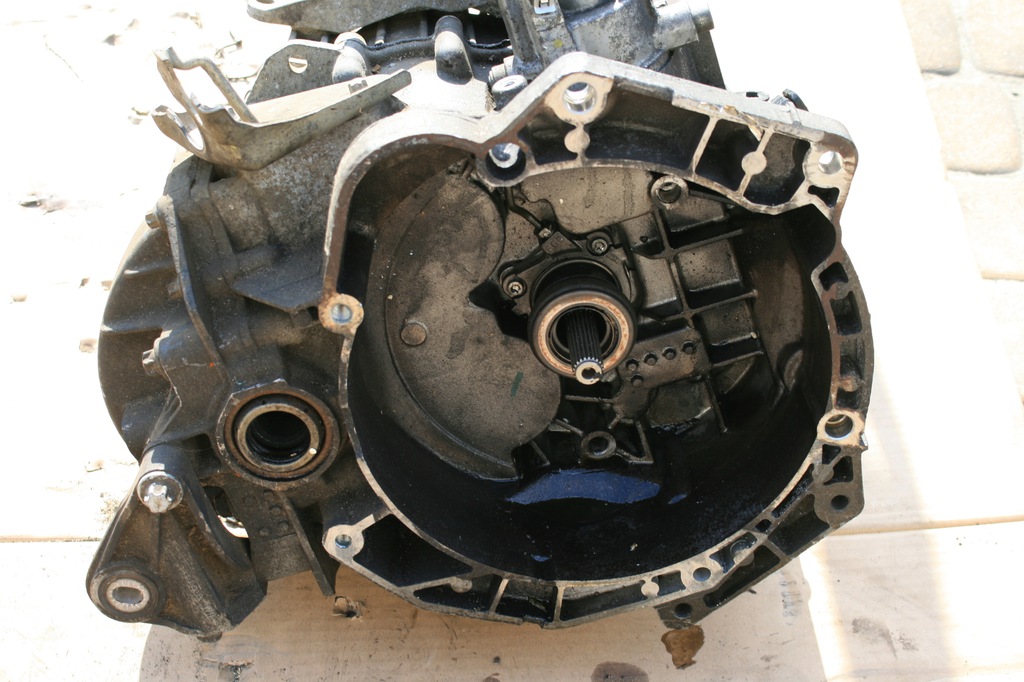 caja de cambios opel 55192042 ada-hu corsa  (#)