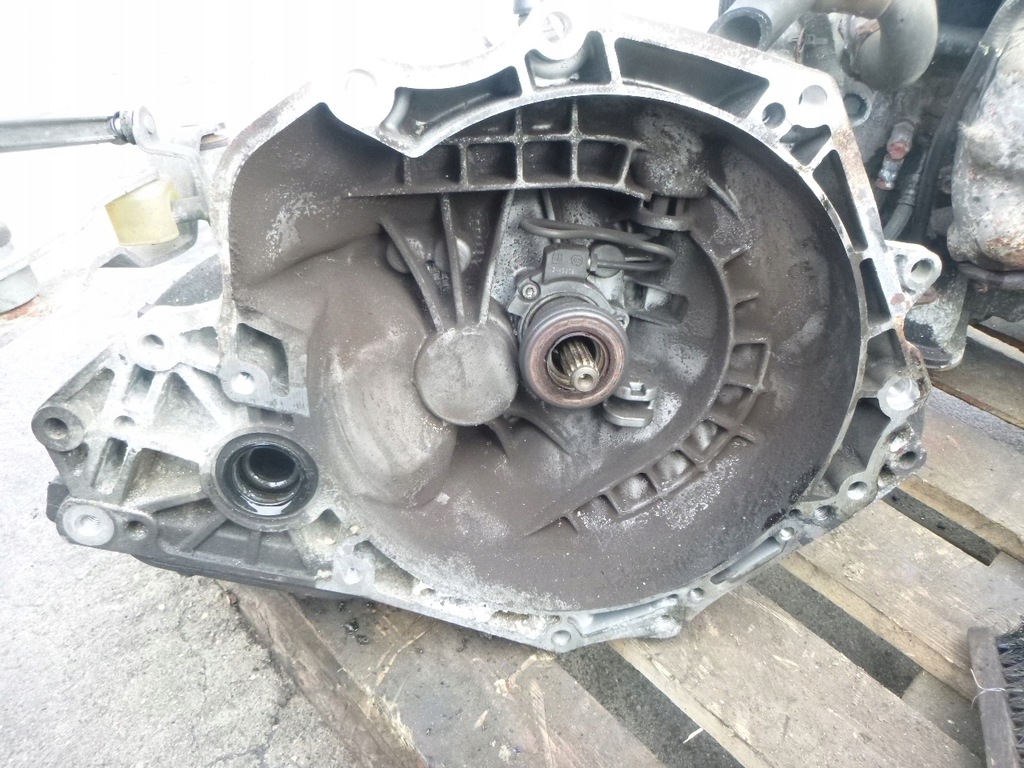caja de cambios opel corsa c 1.7dti 2001r.  (#)