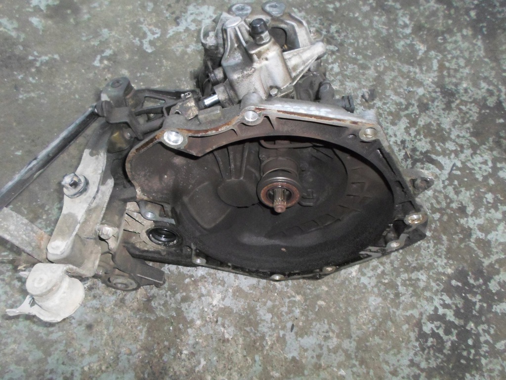 caja de cambios opel corsa c 1.2 75km 2002r  (#)