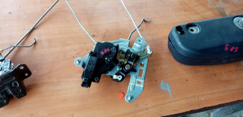 actuador cerradura trasero portón  kia  sportage ii 04-09  (#)