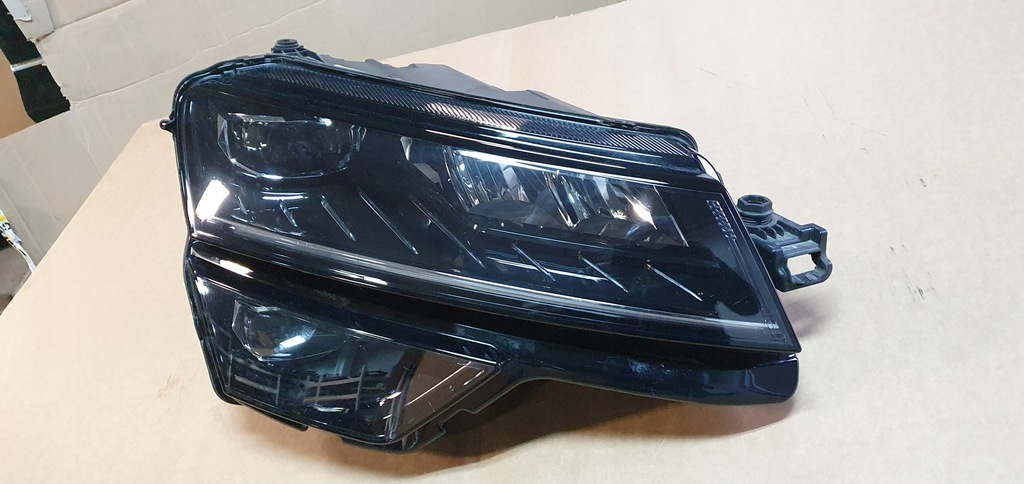 faro skoda karoq led 57b941016b der.. compl (#)