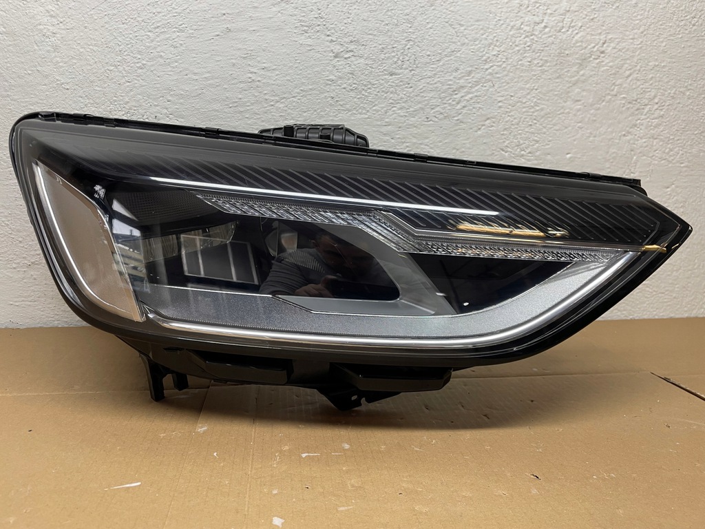 faro der.. audi a4 lift led 8w0 941012 (#)