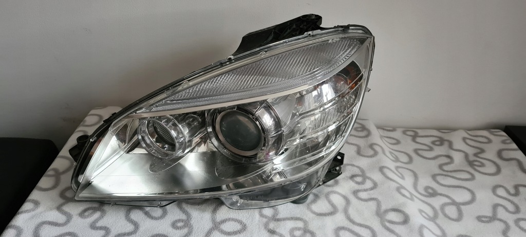 mercedes clase c w204 lote izq. faro  (#)