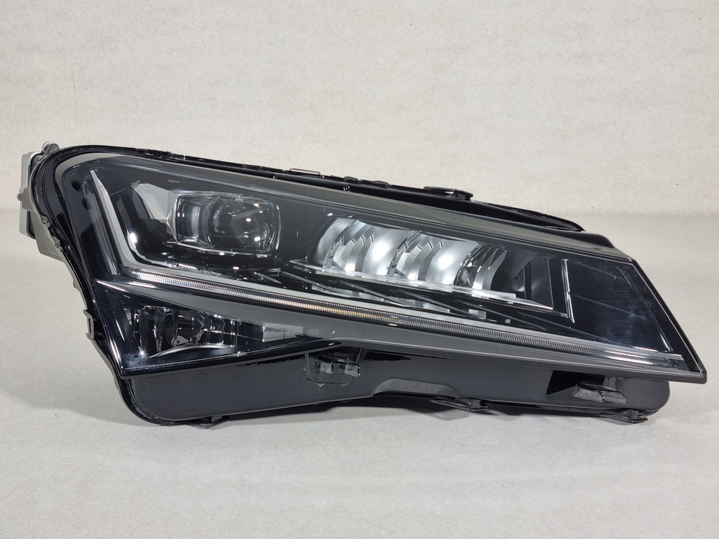 skoda superb iii 3 lift 3v1 faro der.. full led (#)