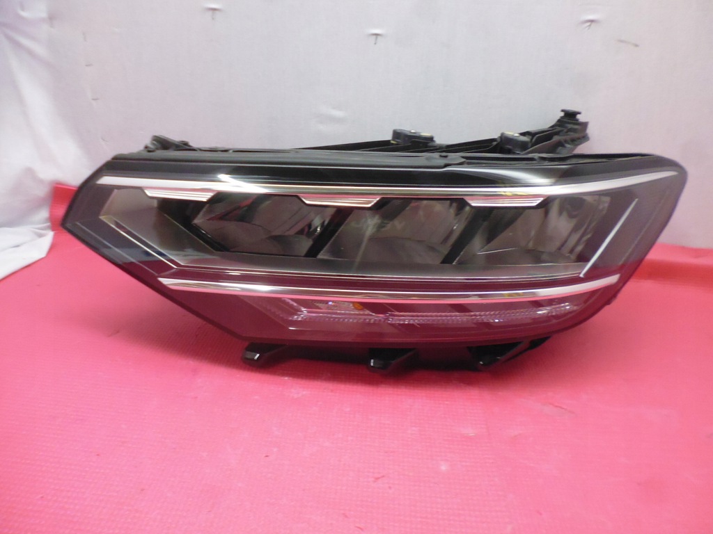 vw passat b8 lift europa no klejona faro izq. (#)