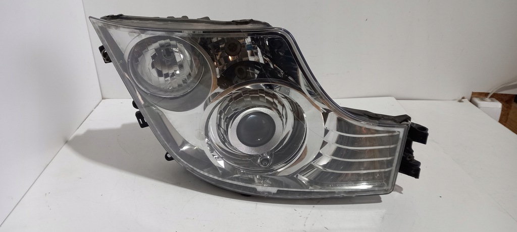 mercedes benz actros 2012 oe a9608200739 faro  (#)