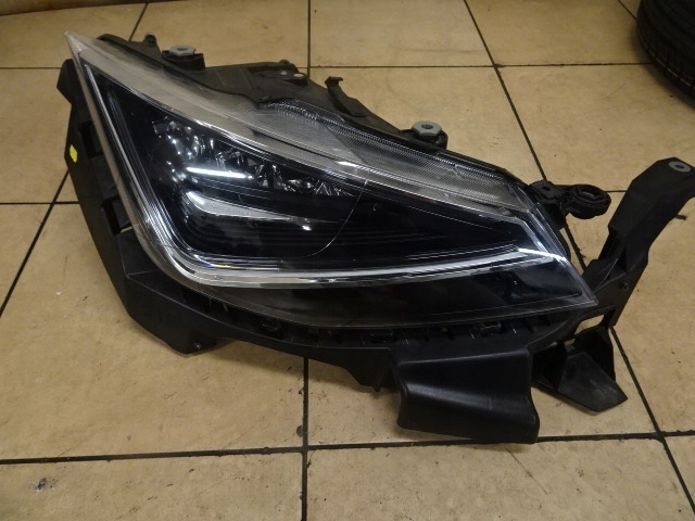  faro frente der.. full led arona (#)