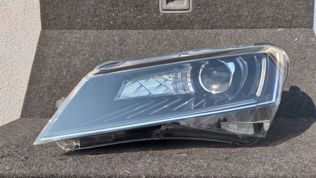  faro izq. skoda superb iii 3v1941015b (#)