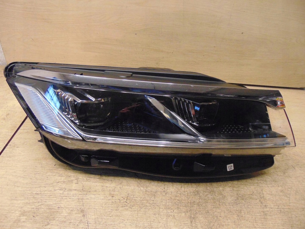  faro frente der.. cristal vw touareg 761941036 euro (#)