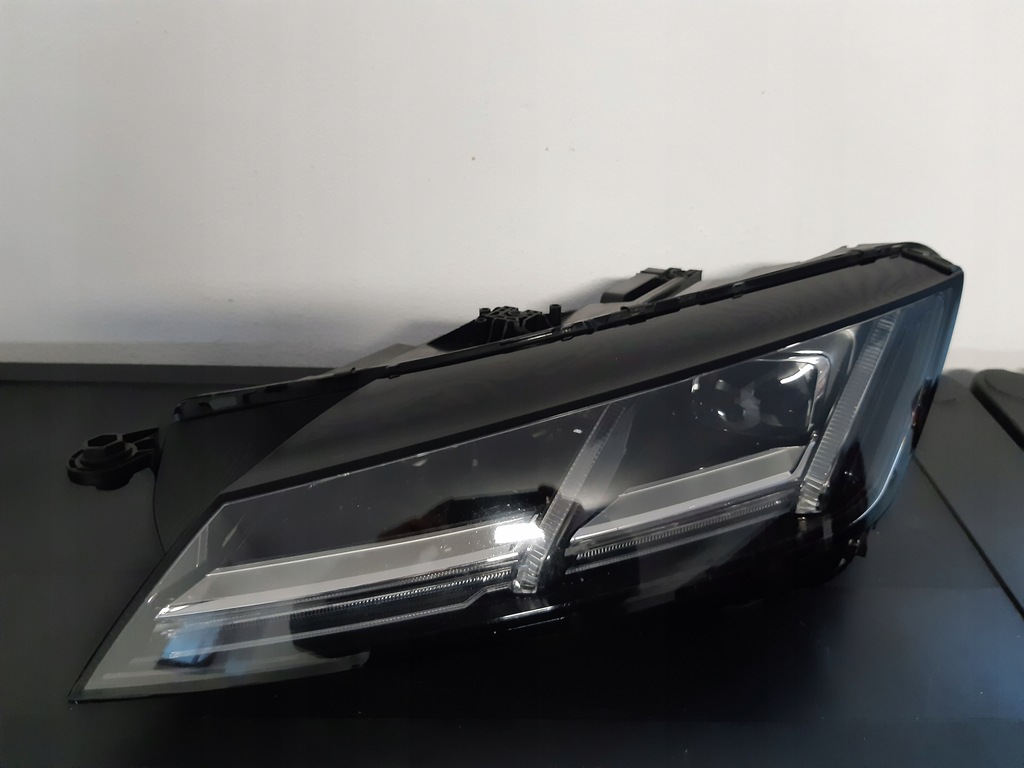 audi tt full led izq. 8s0 941 033c (#)