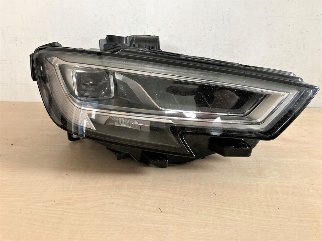 audi a3 lif 17^ faro der.. full led 8v0941036 (#)