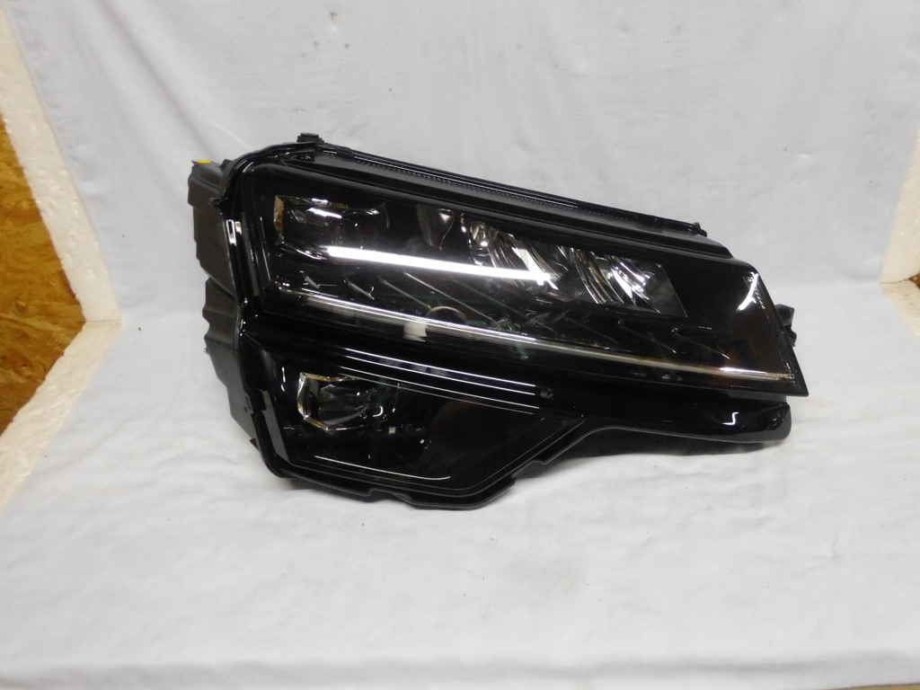  faro der.. skoda karoq full led europa (#)