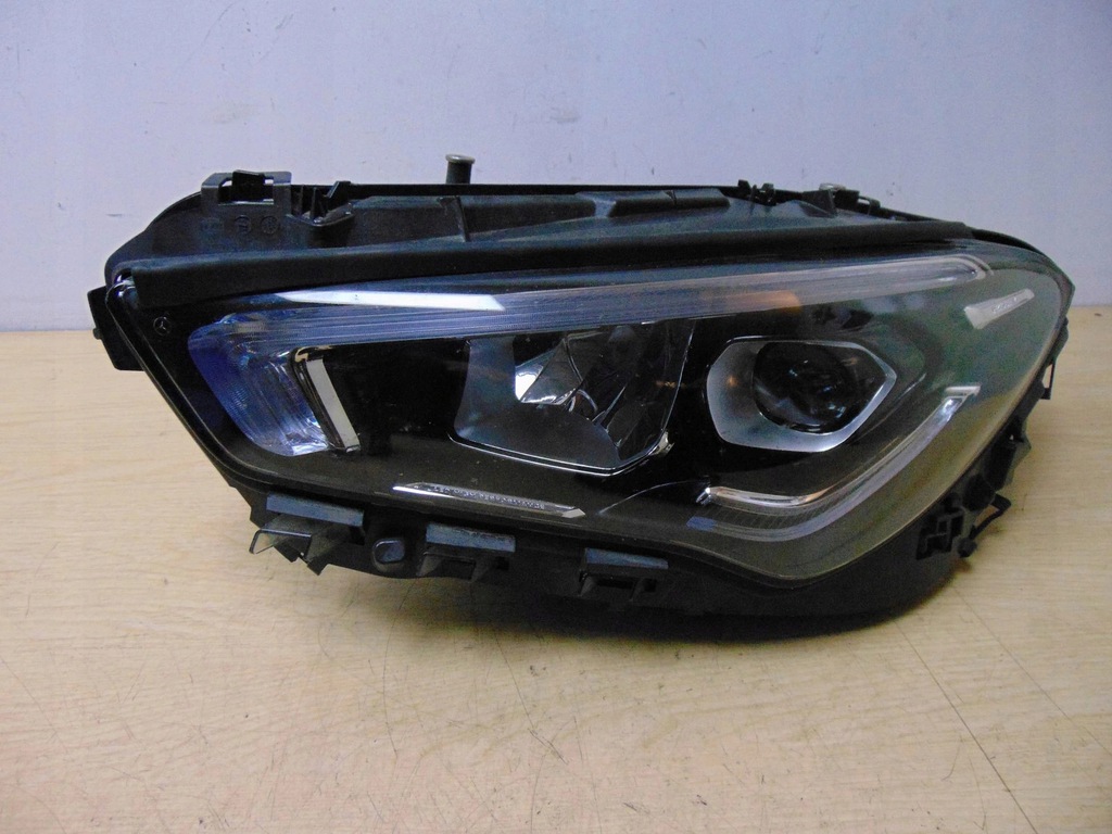  faro frente izq. mercedes w118 cla a1189062500 eur (#)