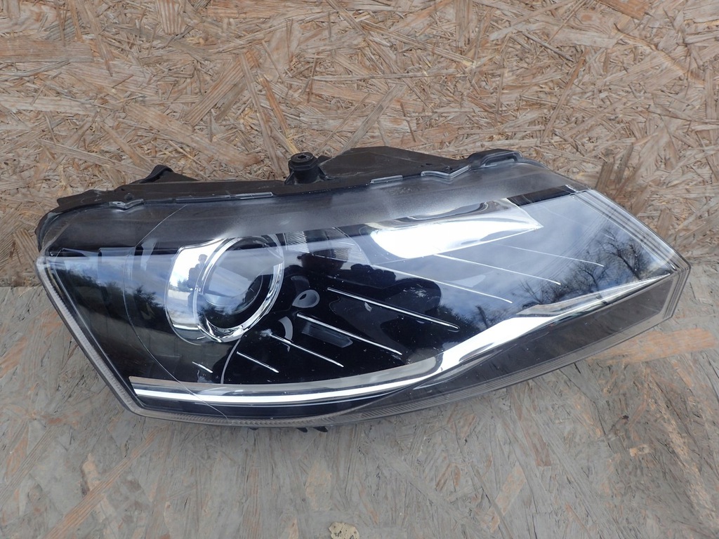  faro der.. xénon skoda rapid 5ja lift 2016 (#)