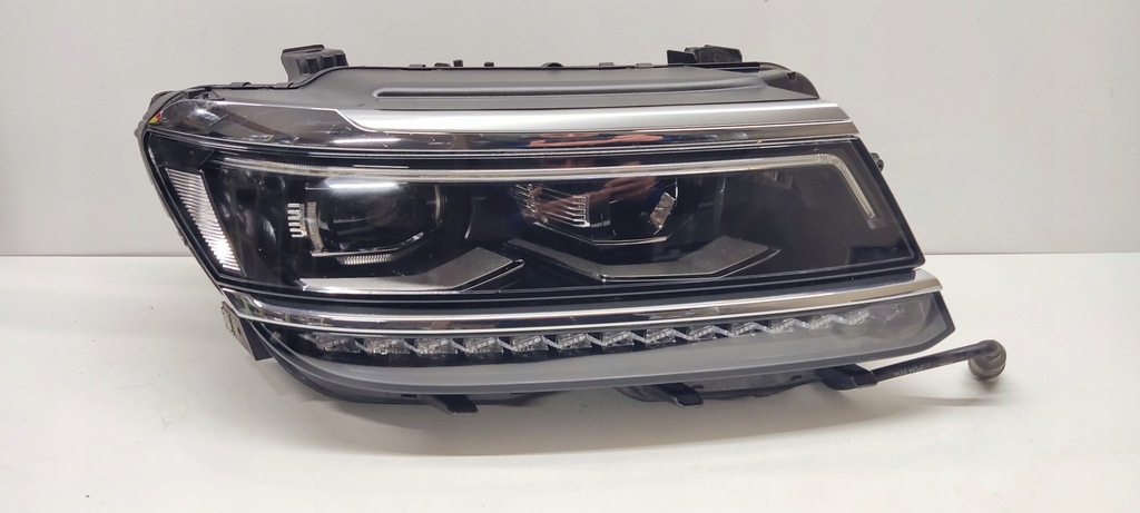 vw tiguan 5nn faro der.. full led (#)