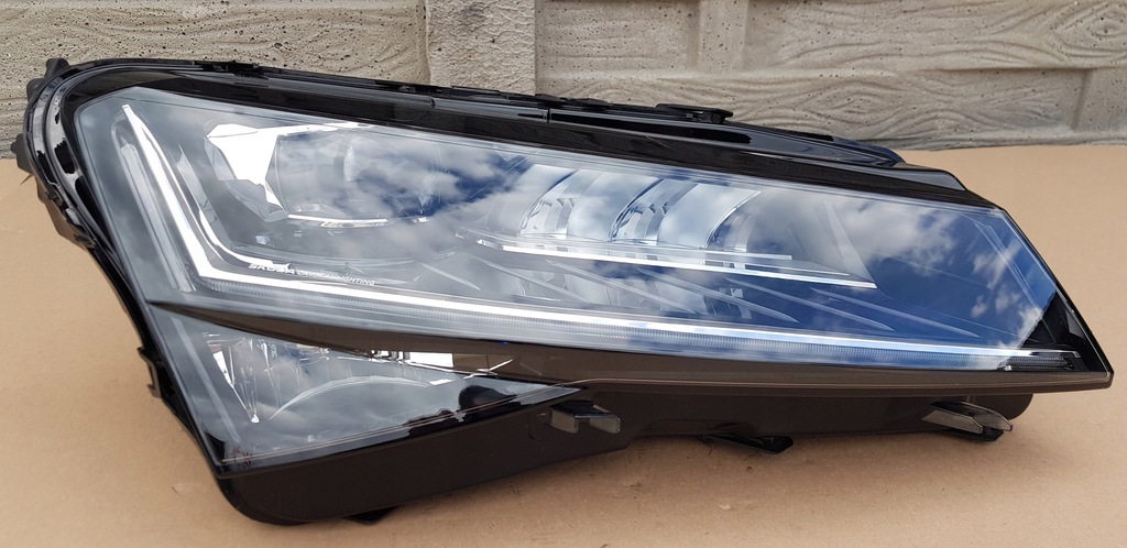  faro frente der.. skoda superb iii lift 3v1941016d (#)