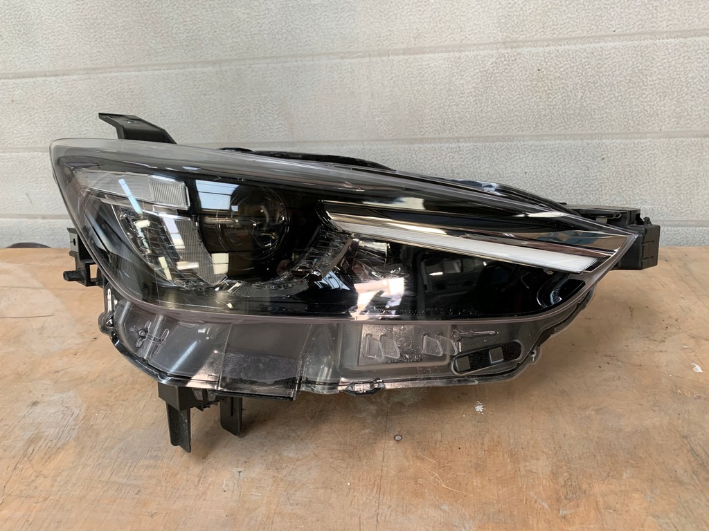 mazda cx3 der.. faro full led (#)