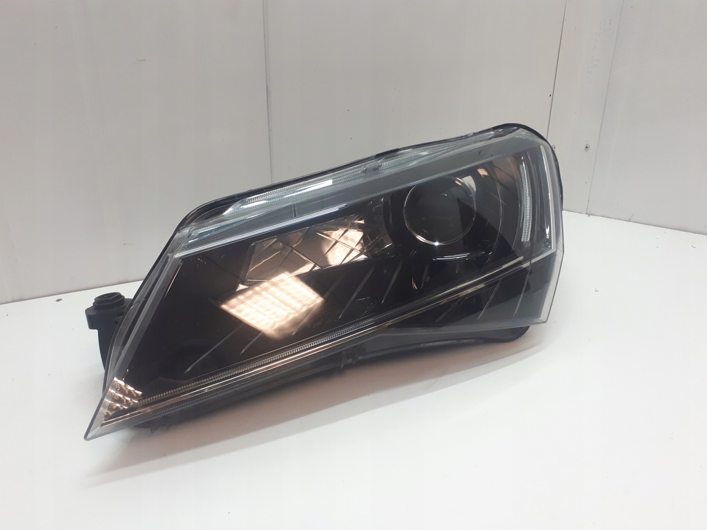 skoda superb iii faro izq. xénon 3v1941015b (#)