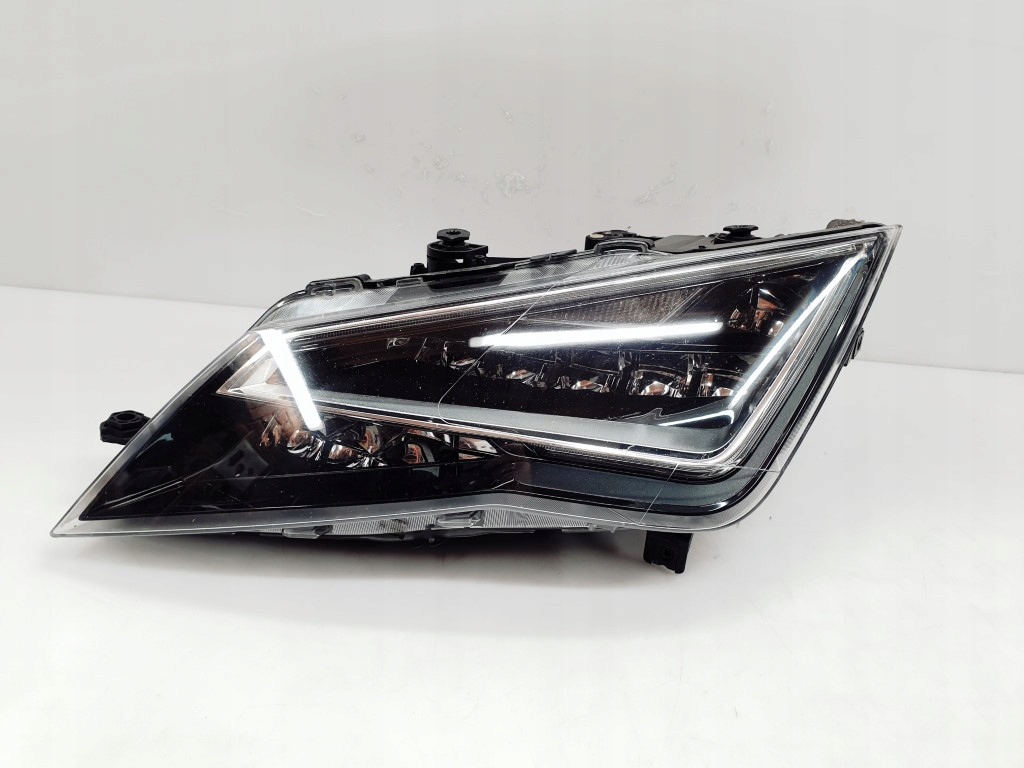 leon iii 3 fr 12 16r izq. faro frente full led eu (#)