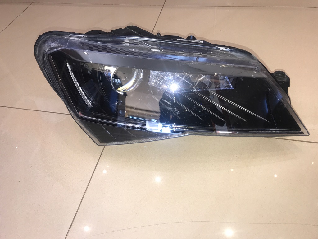  faro frente skoda superb iii lift 19 der.. eu (#)