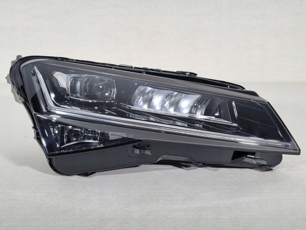 skoda superb iii 3 lift 3v1 faro der.. full led (#)