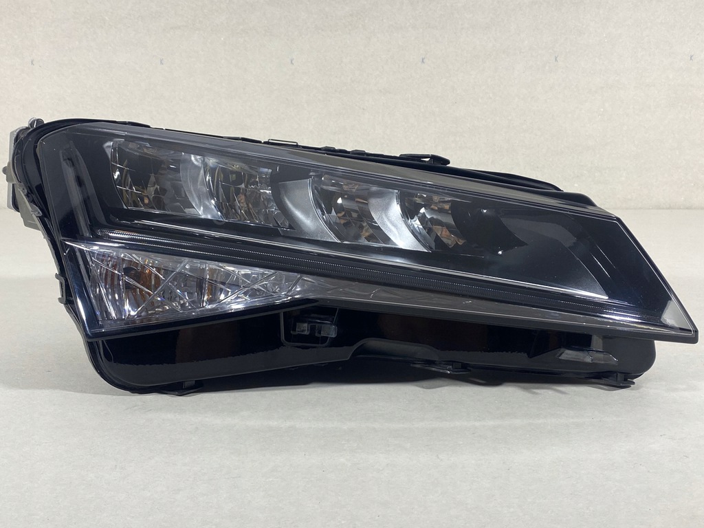 skoda superb iii 3 lift 3v1 faro der.. full led (#)