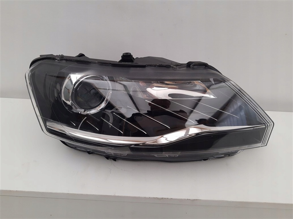  faro frente der.. skoda rapid 5jb xénon 5jb941016c (#)