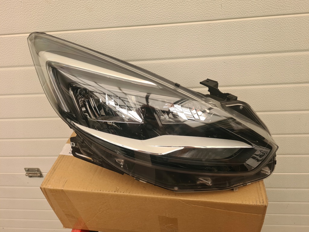 zafira c lift faro der.. estandar con led original (#)
