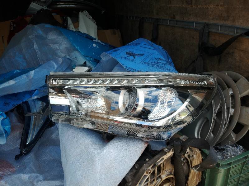 toyota hilux 16 faro izq. (#)