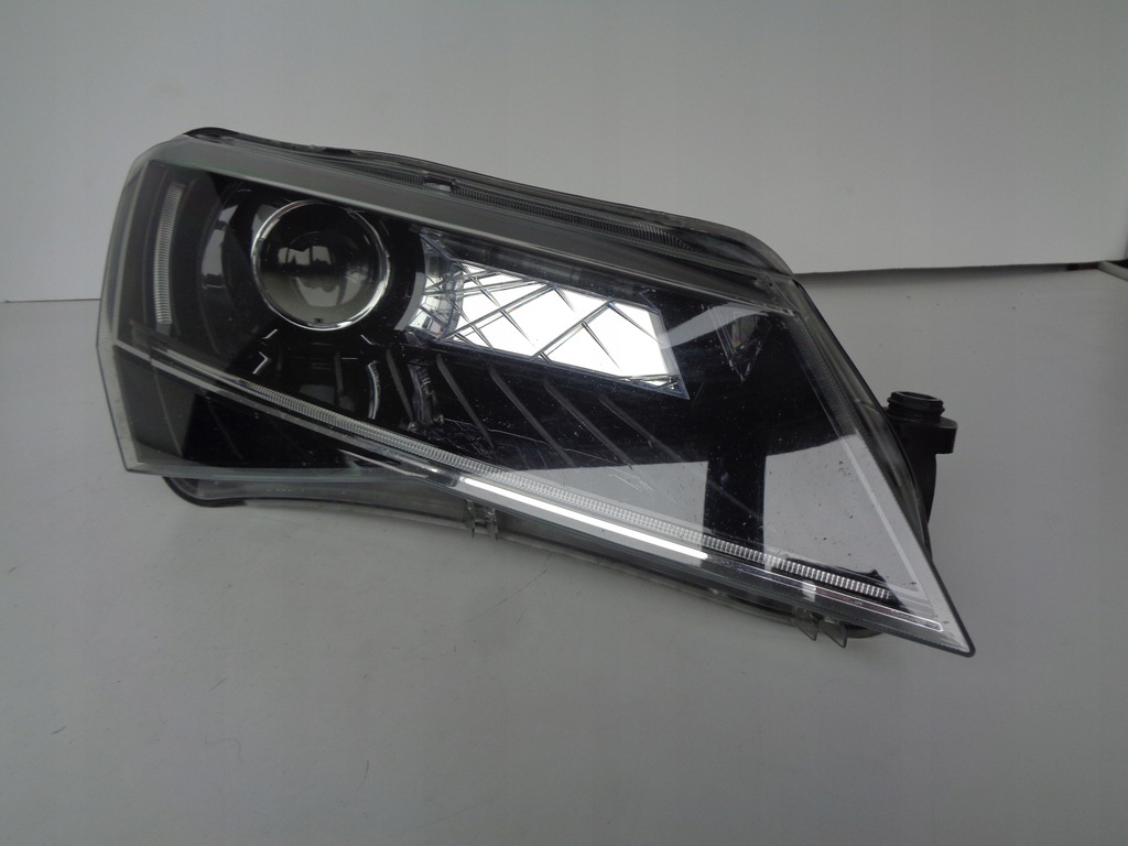  faro der.. skoda superb iii 3v0 15 xénon led skr (#)