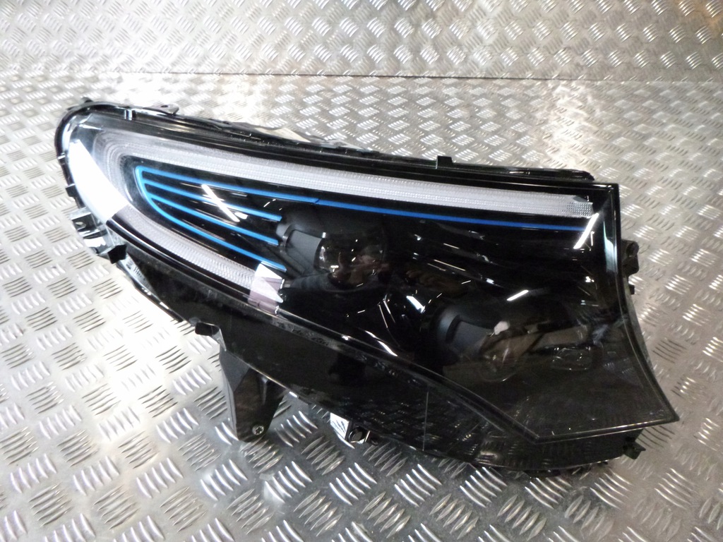 merceds eqc 293 faro delantero der.. (#)