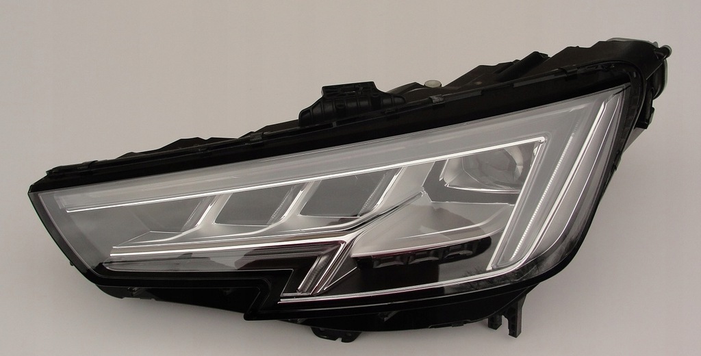 audi a4 b9 8w0 matrix izq.  (#)