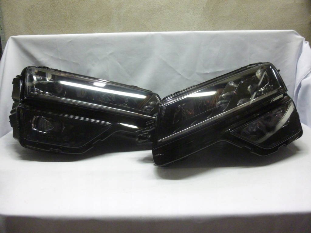 der.. izq. skoda karoq full led europ (#)