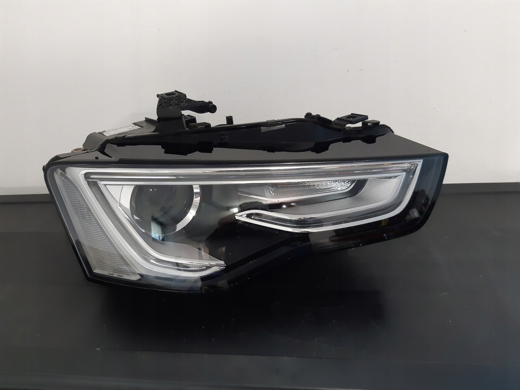 audi a5 xénon lift der.. 8t0 941 006c (#)