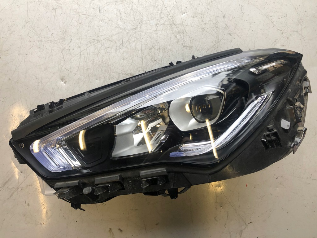  faro izq. mercedes cla 1189062500 (#)